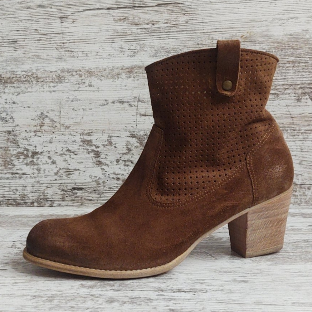 🟨Like New n.d.c. Made by Hand Suede Booties - Picture 1 of 13